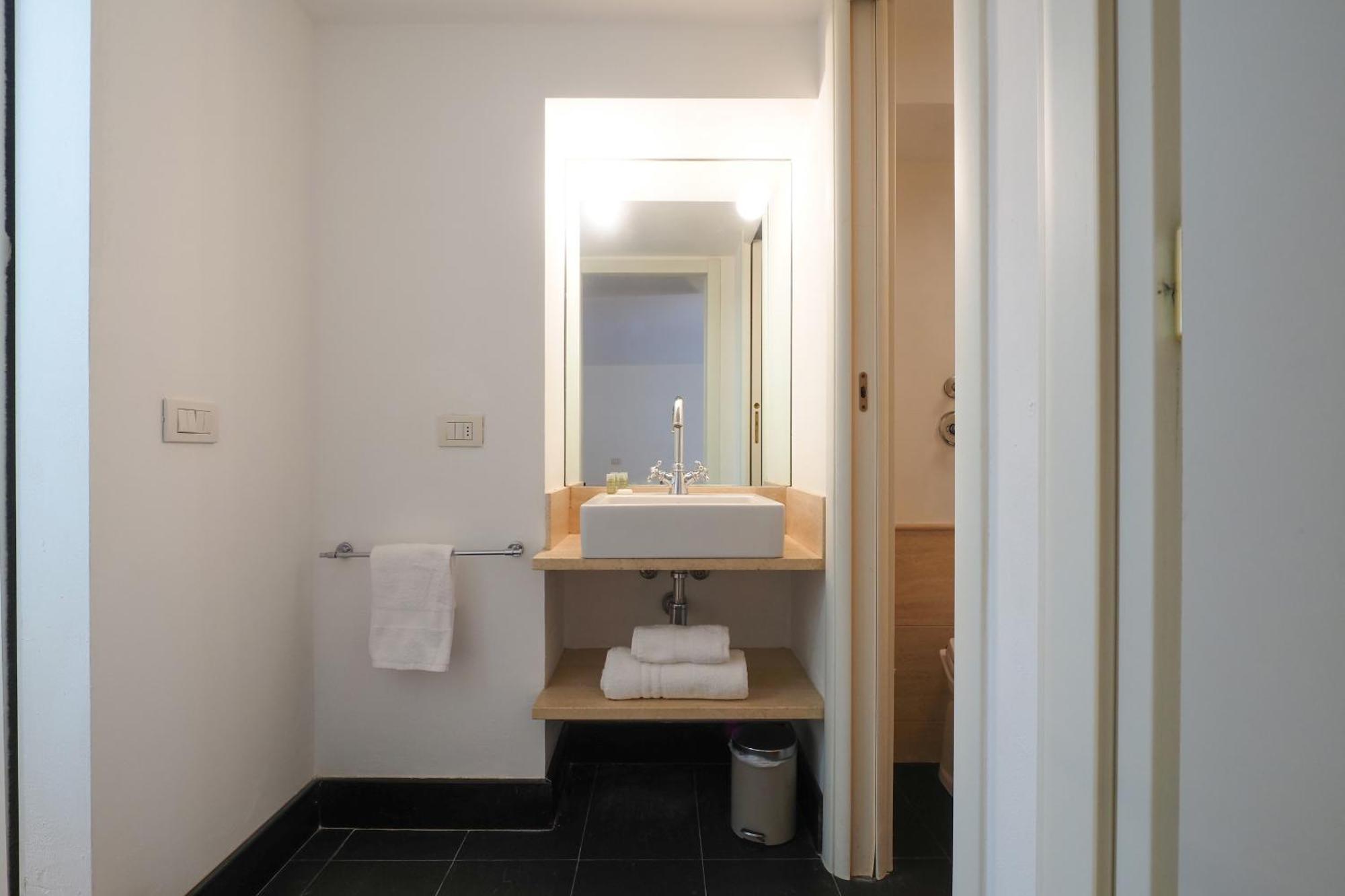 Enchanting Loft Between History And Tranquility Milano Esterno foto